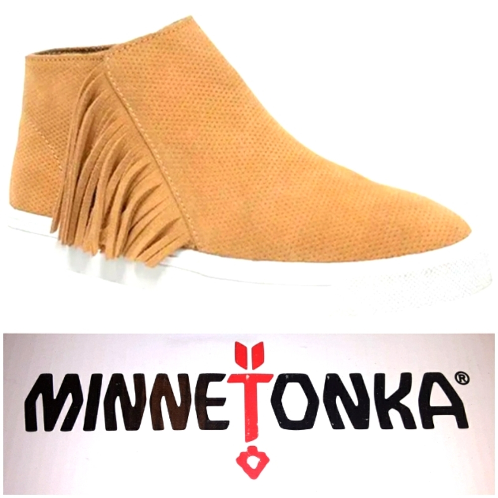 New! Minnetonka Gwen taupe fringed booties…